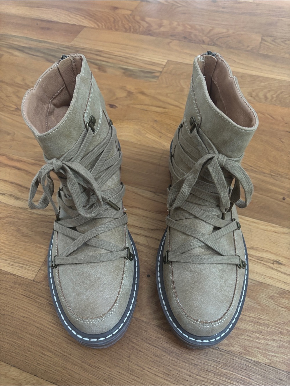 Yellow Box Albina Women Ankle Boots Size 8.5 Sand Tan Lace Up Lug Sole